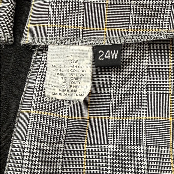 Sweet Women's Houndstooth, Pleated Bottom Skirt, Black, White & Yellow, Size 24W - Picture 4 of 5
